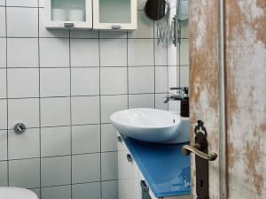 Elegant Downtown Studio by White Tower