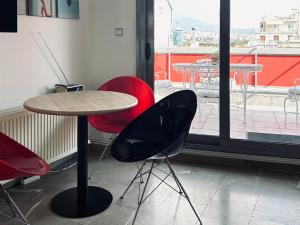 Elegant Downtown Studio by White Tower