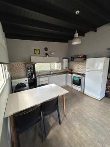 Casa con pileta cerca del aeropuerto