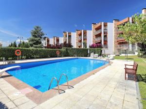 Apartment in Roses with Pool and Terrace