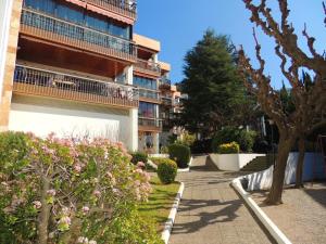 Apartment in Roses with Pool and Terrace
