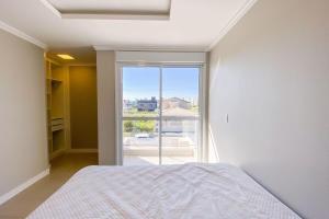 Casa 850 metros do mar com Piscina Privativa - 0467