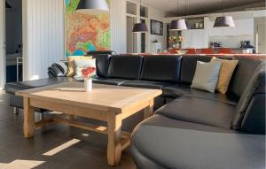 Six-Bedroom Holiday Home In Ebeltoft