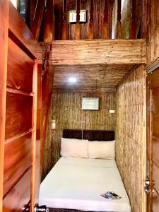 Small Deluxe Adjacent Room