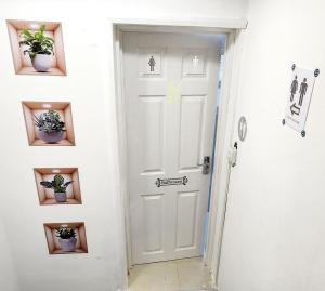 Spanking New Double Suite 20 Minutes to Central London