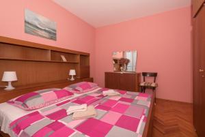 Apartments by the sea Podgora, Makarska - 23678