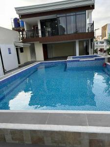 Bennys Hotel-Inspired & Condo-Inspired Rooms and Pool