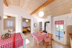 Secluded fishermans cottage Cove Ladjin - Landjin, Pasman - 24044