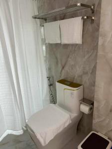 Bennys Hotel-Inspired & Condo-Inspired Rooms and Pool