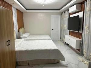 Bennys Hotel-Inspired & Condo-Inspired Rooms and Pool