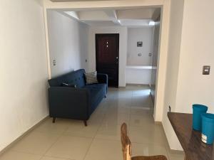 Casa 2 habitaciones más sofá