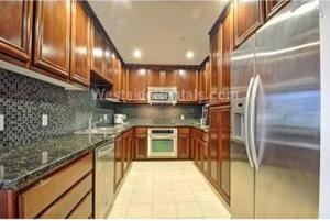 Cozy private room and bathroom in prime location with rooftop views 30 day stays or more