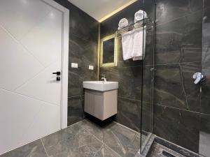 Onyx Pyramids Boutique Hotel