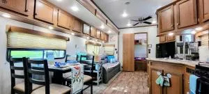 Bird House, Romance Glamping Pup Paradise Near River ADA - Schulenburg