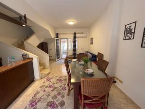 1022 · Charming 2BR Townhouse