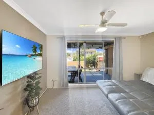 Our Haven: 4-Bed Escape Near Beach & Mogo Trails - Batehaven