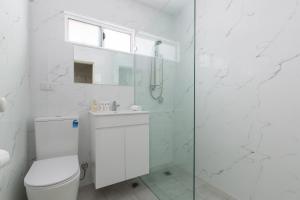 2-Bed Apartment Near Manly Beach