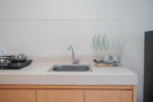 Simply Look Studio Apartment at B Residence By Travelio