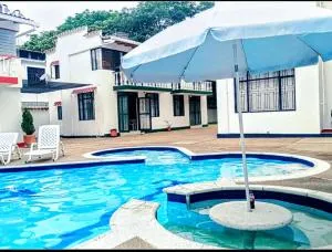 Casa campestre con piscina y jacuzzi en Melgar - Guaduala