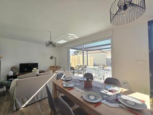 Maisons de vacances Maison de vacances a La Plaine-sur-Mer, 3 chambres, proche de la plage, jardin et plancha - FR-1-364-138 : photos des chambres