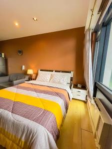 High Sunset View with Fast WiFi, Pool, Big Balcony, Gym Access