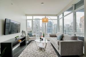 Modern Downtown Apartment with Water Views