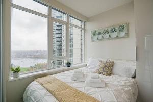 Modern Downtown Apartment with Water Views