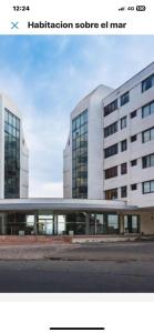 Habitación de lujo sobre el mar