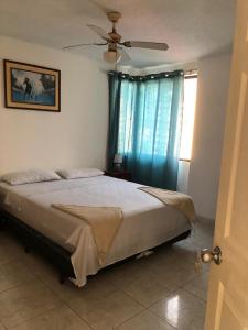 Departamento 4 habitaciones 12 personas vista al mar 8vo piso Playa Almendro