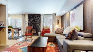 Horizons 4 #189 condo