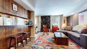 Horizons 4 #189 condo