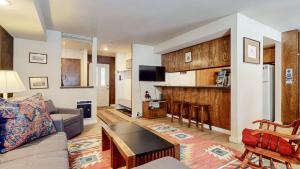 Horizons 4 #189 condo