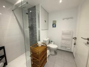 Appartement cosy moderne avec terrasse et parking, à 50m de la plage - FR-1-323-569