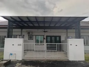 Aleesa Homestay - Kampong Baharu