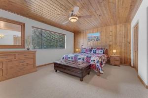 Country Club Cabin with Hot Tub