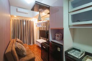 Simply 1BR at 31st Floor Vida View Makassar Apartment By Travelio