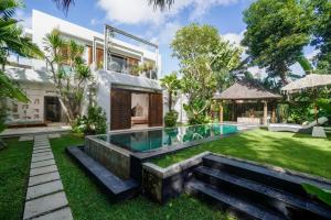 Tropical Villa Batik - Large Garden & Pool, Concierge! 3mins to Beach, Clubs, Cafes