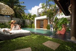 Tropical Villa Batik - Large Garden & Pool, Concierge! 3mins to Beach, Clubs, Cafes