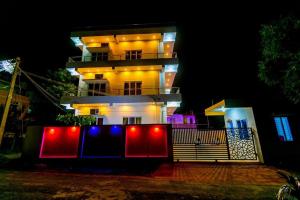 Private Villa - 5 Private 1BHK with Swimming Pool - Great for Groups & Families!