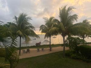 Latitude Luxury Seafront Apt