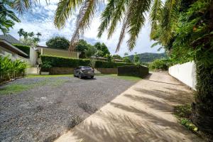 Oxavia Garden Oasis in Nai Harn - Your Private Tropical Garden with 3 Cabins and Jacuzzi