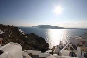 Fotinos Houses Santorini Greece