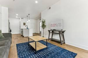 CozySuites Glendale - Westgate with pool 02