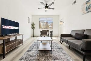 CozySuites Glendale - Westgate with pool 01 - 4hvězdičkové hotely ve městě Glendale