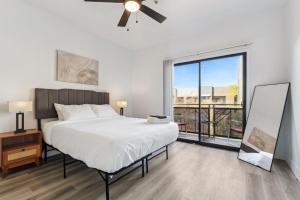 CozySuites Glendale - Westgate with pool 06