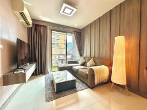 Bright & Spacious 1 BR - ASOKE