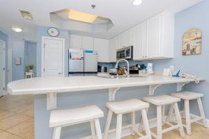 Lighthouse 403 condo