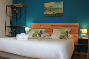 Hotels Hotel Le Poulmic : photos des chambres