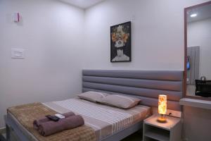 Yendluris- QueenBed Room-27 Kondapur, Gachibowli