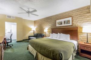King Room with Mountain View - Non-Smoking room in Quality Inn Washington - St George North